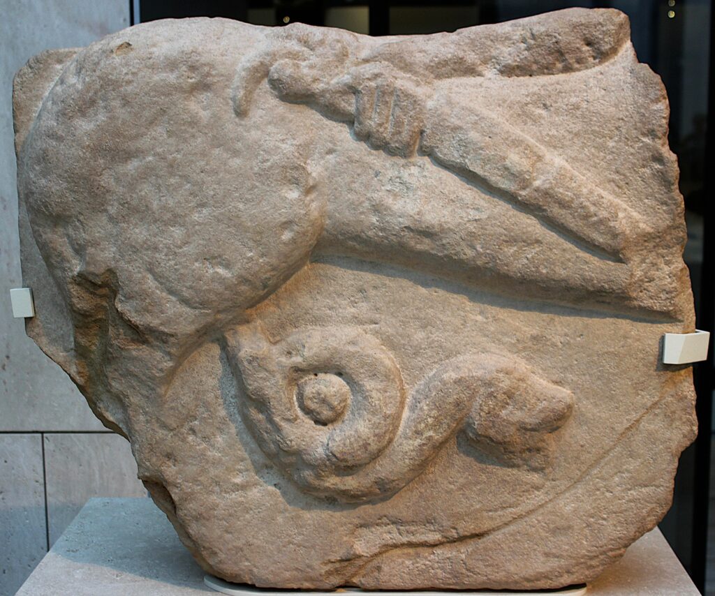 Otros relieves de Pozo Moro, pertenecientes a nuevos monumentos.